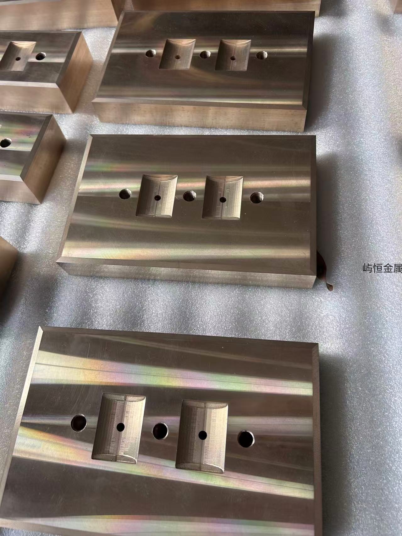 锡青铜衬板:重载设备的“耐磨减摩核心”